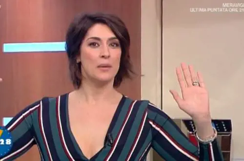 Elisa Isoardi in imbarazzo a La Prova del Cuoco