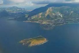 I Verdi lanciano l'allarme: "Le isole italiane in vendita"