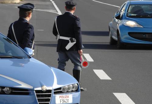 Roma, donna aggredita in auto: rubato un Rolex da 10mila euro