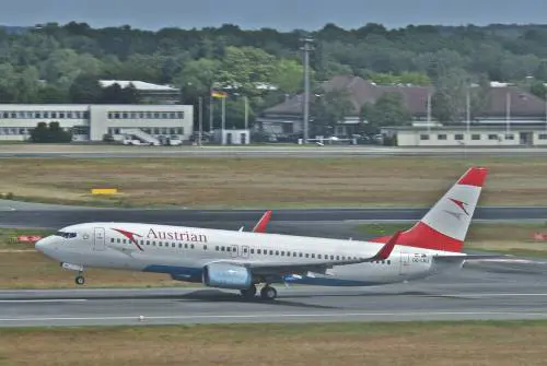 Fanno irruzione in pista e rapinano l'aereo: rubati 10 milioni di euro