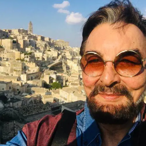 Kabir Bedi: "Mi hanno chiesto di fare l'inviato a L'Isola dei Famosi"