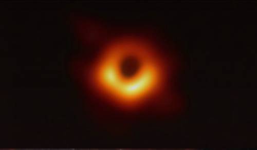 ​Perché i 'buchi neri' sono neri? Ecco cos'è l'orizzonte degli eventi