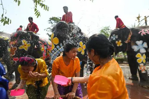 In Thailandia si festeggia il Songkran Festival