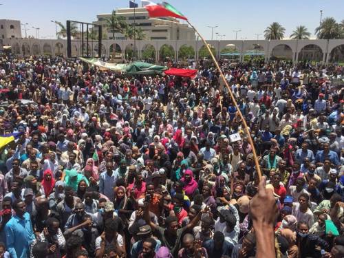 Sudan, Bashir in carcere: le proteste continuano
