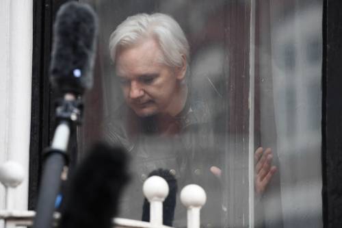 Assange, Londra firma l'ordine di estradizione Ora la parola ai giudici