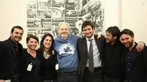 Di Battista si schiera con Assange: "Il governo non sia scendiletto degli Usa"