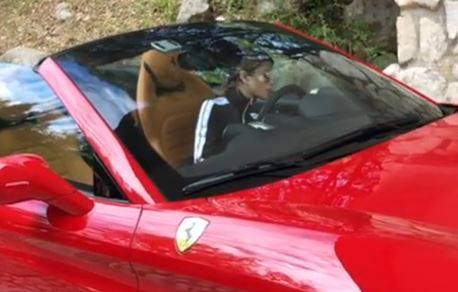 Il web contro Chiara Nasti: "Non sei all'altezza di una Ferrari"