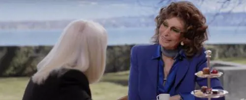 "Mi vuoi sputt....e?": Raffaella Carrà scherza con Sophia Loren