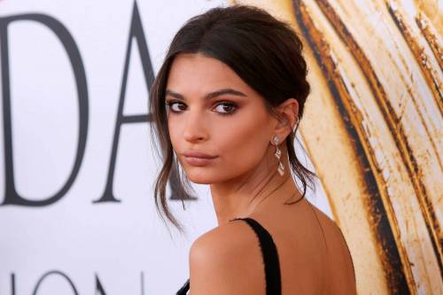  Emily Ratajkowski : "È come se fossi bloccata dietro una porta di vetro"