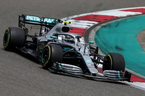 Formula Uno, Cina: Bottas in pole davanti ad Hamilton. Terzo Vettel, quarto Leclerc