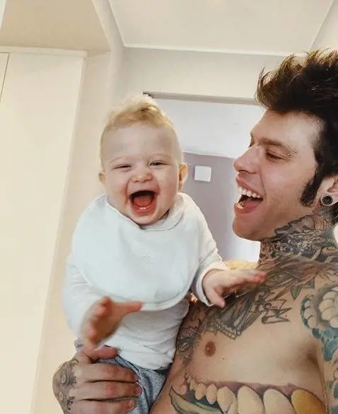 Fedez su Instagram: "Voglio passare del tempo in famiglia!"