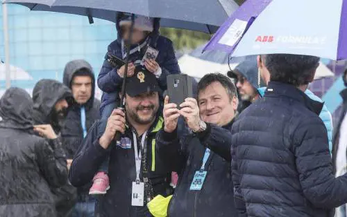 Salvini attacca la Raggi: "In città degrado". E lei: "Pensi alla sicurezza"