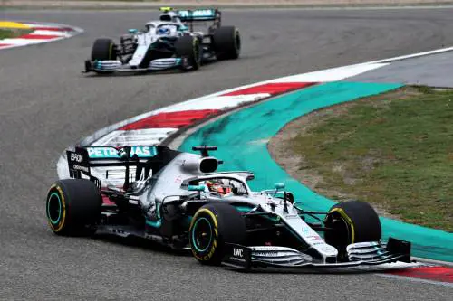Formula Uno, Cina amara per le Ferrari: Hamilton vince davanti a Bottas e Vettel