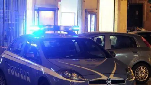 Milano, pesta moglie e poliziotti: arrestato violento romeno