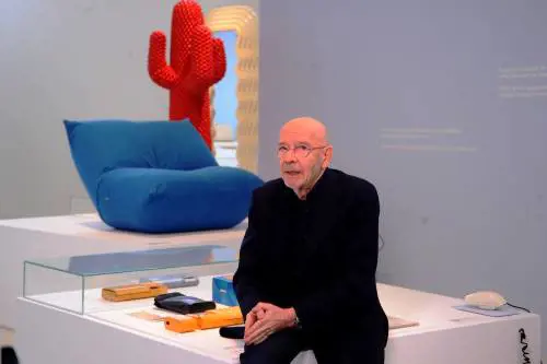 "Quel tavolo disegnato su una scatola di fiammiferi"
