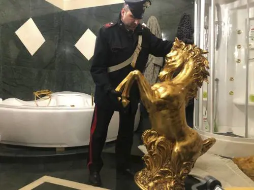Colpo ai Casamonica: raffica di arresti in Italia. Salvini: "Altro successo"