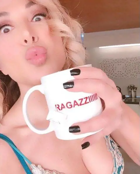 Barbara d'Urso, la colazione al mattino è sexy