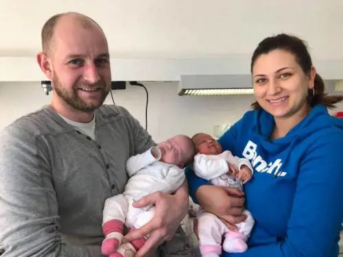 Gemelline vengono alla luce a distanza di 97 giorni