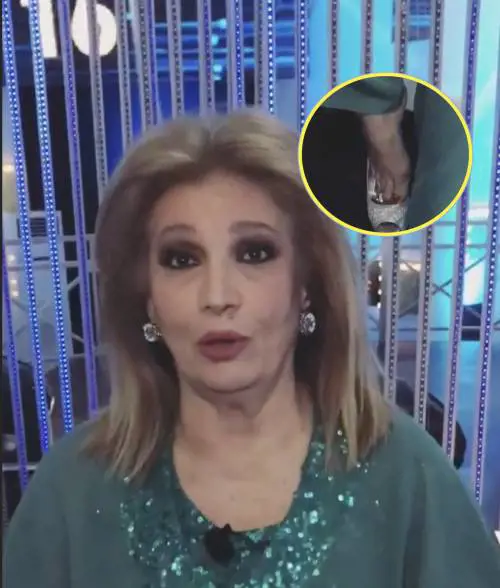 Grande Fratello 16, Iva Zanicchi cade dalle scale ed entra in studio con una scarpa sola