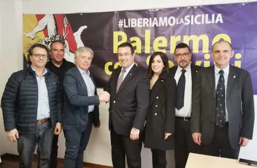 Nella foto, da sinistra, Stefano Sciabica, Pietro Giammalva, Francesco Di Giorgio, il senatore Stefano Candiani, Agata Milazzo, Igor Gelarda ed Elio Ficarra
