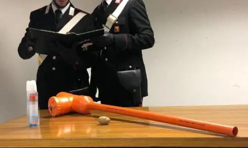 Palermo, sparano patate sui passanti con un bazooka