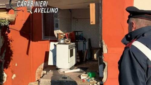 Avellino, esplode bombola del gas, ferito un extracomunitario 22enne