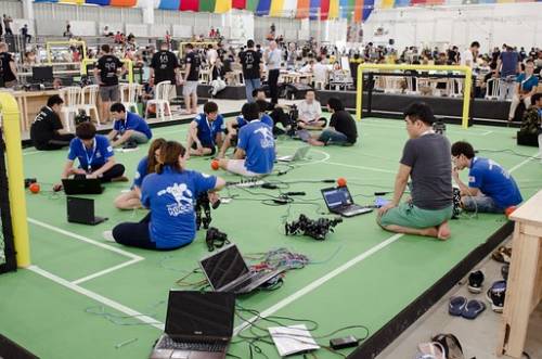 Campionati di robotica: vincono i cestini robot di Castellanza
