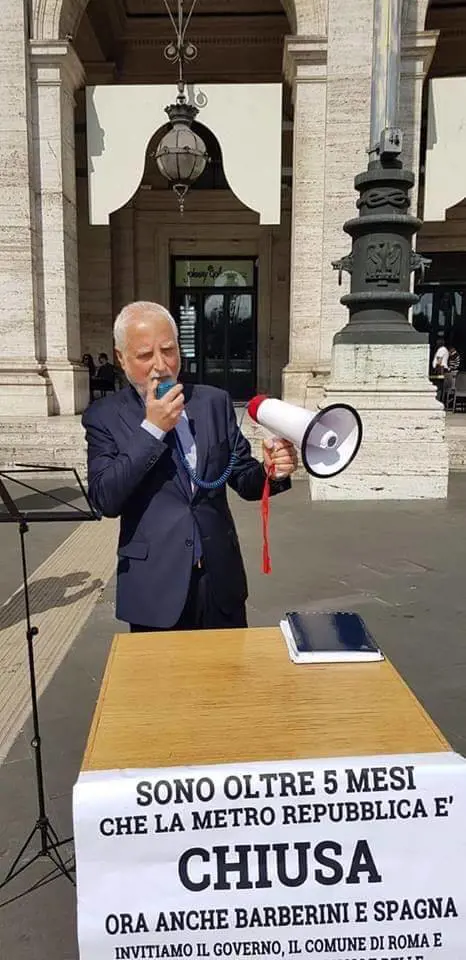 Slitta anche la riapertura della metro Repubblica, commercianti sulle barricate