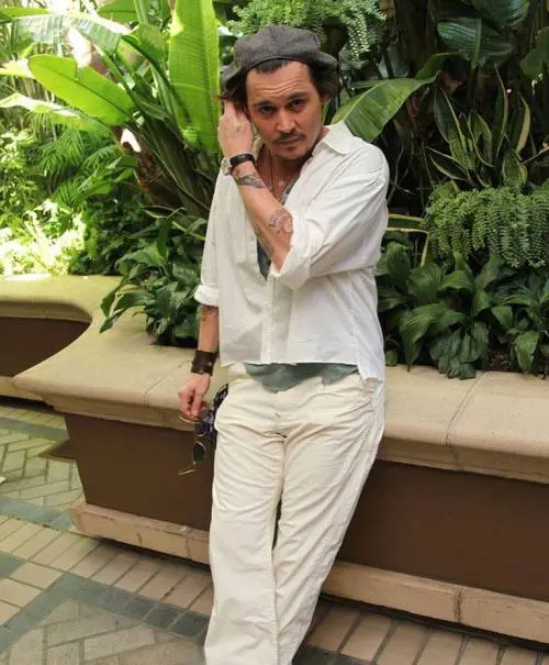 Animali fantastici 3, la Warner trema, ma a difendere Johnny Depp arriva J.K. Rowling