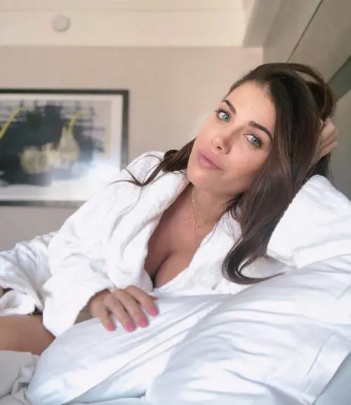 Eleonora Boi fa impazzire tutti, non solo Gallinari: nuda e in accappatoio è super hot