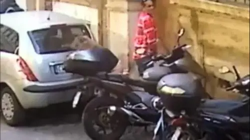 Degrado a Roma, ecco cosa fa una coppia di brasiliani in pieno centro