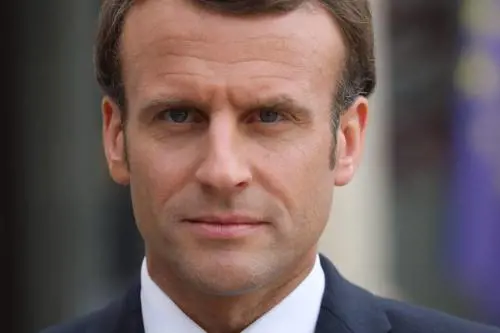 La tenaglia di Macron sull'Italia: scatena il caos e chiude i confini
