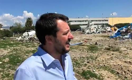 Salvini nella vecchia baraccopoli di San Ferdinando 