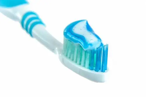 Bambina negli Stati Uniti muore dopo essersi lavata i denti