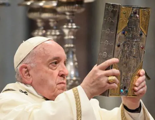 Pasqua, il messaggio del Papa: "Aprite le porte, basta muri..."