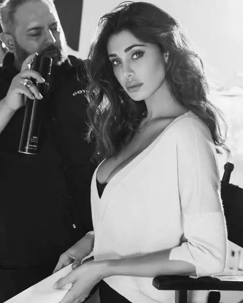 Belen accusata su Instagram di usare eccessivamente Photoshop 