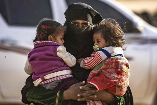 Siria, la tragedia dei bambini: matrimoni nei campi profughi