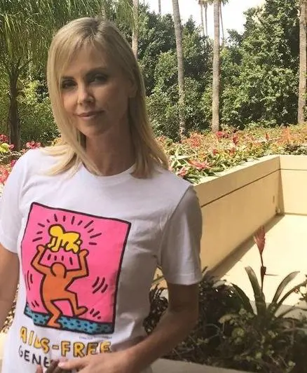 Barbara d'Urso mostra la foto inedita con Charlize Theron