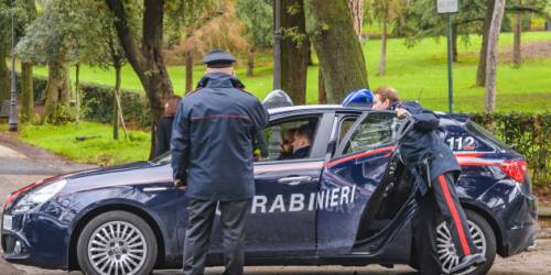 Brescia, tunisino rapina e ferisce donna, poi aggredisce carabinieri