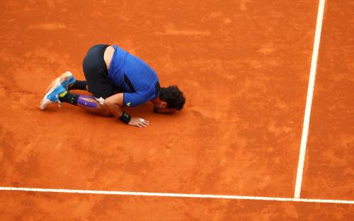 Fognini campione a Montecarlo nonostante i guai fisici: "Grazie all'equipe medica"