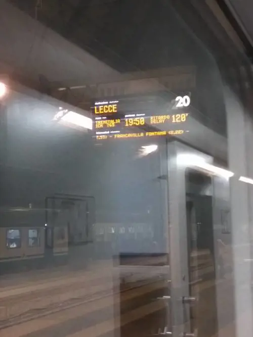 Pesanti disagi per i passeggeri dell'InterCity notte Milano-Lecce