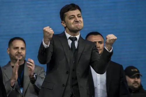 Ucraina, le elezioni chiamate da Zelensky sembrano confermare il suo successo