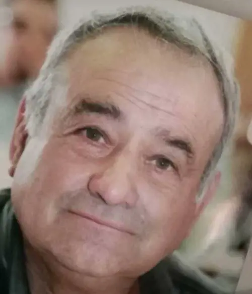 Allevatore sgozzato in piazza. Gli inquirenti pensano al suicidio