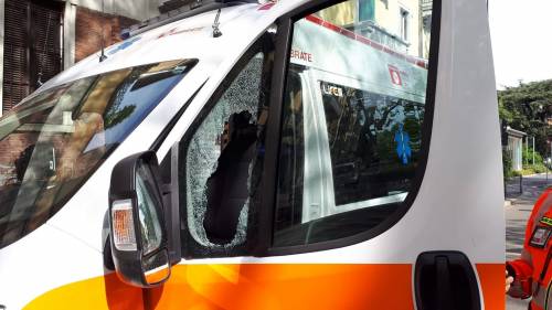 A Pasqua i ladri rubano gli zaini ai volontari dell'ambulanza dell'Sos