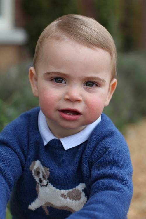 William e Kate mostrano (solo ora) il principino Louis