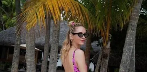 Ferragni, il costume è (molto) hot: in foto si vede (quasi) tutto