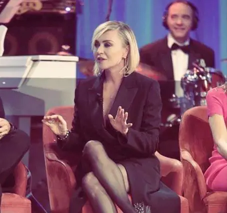 Paola Barale confessa: "Mike mi ha fatto un c... in studio e non mi ha più parlato"