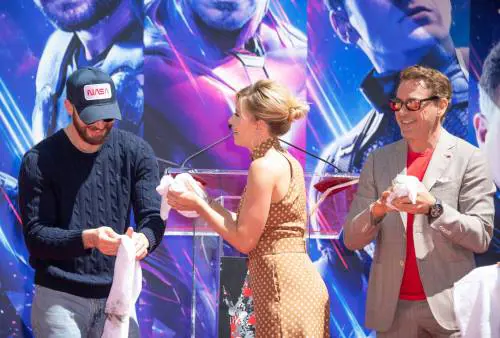 Il cast di Avengers: Endgamne a Hollywood per la cerimonia al Chinese Theatre