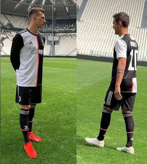 Juventus, ecco la nuova maglia 2019-2020: addio alle strisce bianconere
