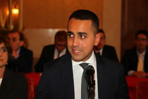 Paradosso 5s: i "poteri forti" sono nemici ma pure alleati